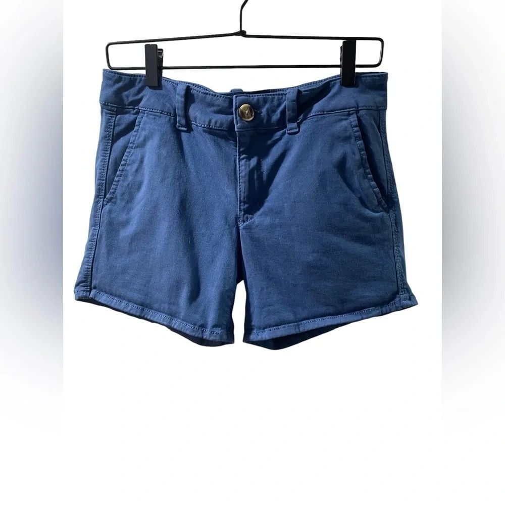 American Eagle Mid-Rise Super Stretch Shorts. Size 6, Very Good Condition.